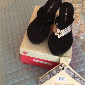 Lindsay Phillips Brenna switch flops size 9